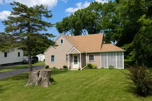 924 Hillwood Cir, Round Lake Beach, IL 60073 - Photo 2