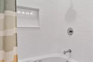 2039 W Crystal St, Chicago, IL 60622 - Photo 14