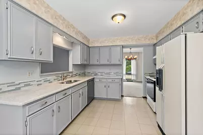 318 Laurel Lane, Dekalb, IL 60115 - Photo 10