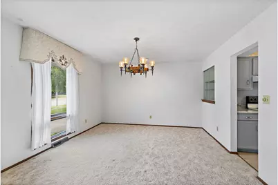 318 Laurel Lane, Dekalb, IL 60115 - Photo 6