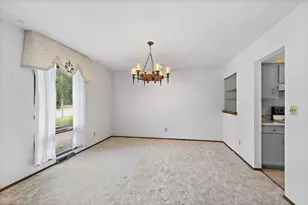 318 Laurel Ln, Dekalb, IL 60115 - Photo 6