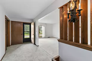 318 Laurel Ln, Dekalb, IL 60115 - Photo 2