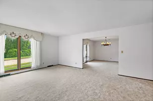 318 Laurel Ln, Dekalb, IL 60115 - Photo 4