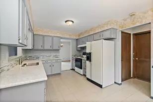318 Laurel Ln, Dekalb, IL 60115 - Photo 12