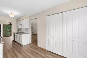 602 Country Ln, Des Plaines, IL 60016 - Photo 10