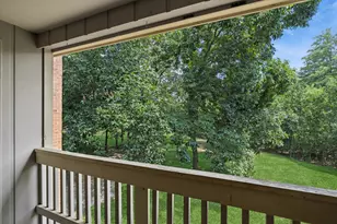 602 Country Ln, Des Plaines, IL 60016 - Photo 6