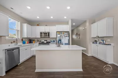 910 Darwin Street, North Aurora, IL 60542 - Photo 8