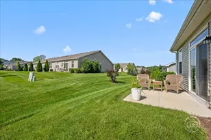 910 Darwin St, North Aurora, IL 60542 - Photo 14