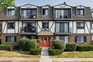 102 Steeple Dr, Buffalo Grove, IL 60089 - Photo 1