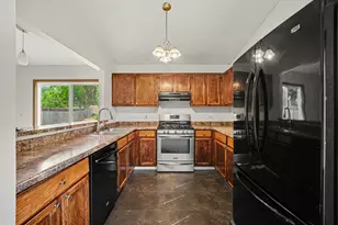 3512 Portsmouth Dr, Zion, IL 60099 - Photo 2