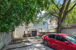 1922 N Central Park Ave, Chicago, IL 60647 - Photo 30