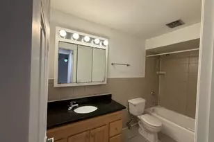 677 S River Rd, Des Plaines, IL 60016 - Photo 14