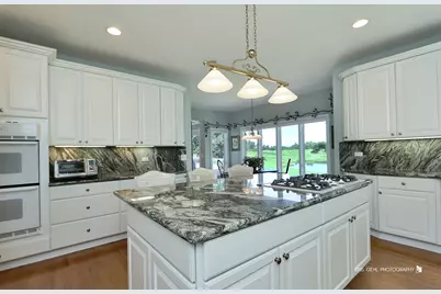 29051 N Cleek Court, Mundelein, IL 60060 - Photo 16