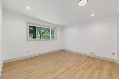 10205 S Yale Avenue, Chicago, IL 60628 - Photo 16