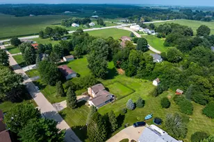 25 Woodcrest Dr, Geneseo, IL 61254 - Photo 36