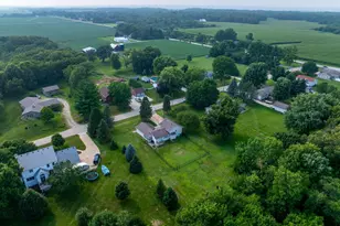 25 Woodcrest Dr, Geneseo, IL 61254 - Photo 38