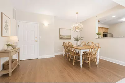 543 N Hough Street #104, Barrington, IL 60010 - Photo 4