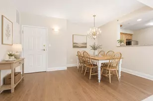 543 N Hough St, Barrington, IL 60010 - Photo 4