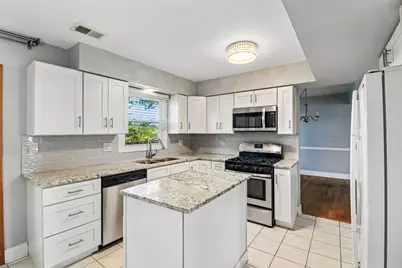 702 Buffalo Circle, Carol Stream, IL 60188 - Photo 2