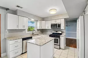 702 Buffalo Cir, Carol Stream, IL 60188 - Photo 2