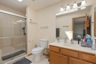 1360 Knottingham Dr, Gurnee, IL 60031 - Photo 16