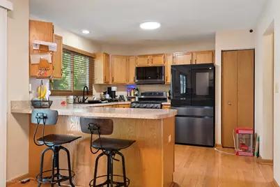 1360 Knottingham Drive, Gurnee, IL 60031 - Photo 8