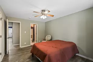 1744 Ranchview Dr, Naperville, IL 60565 - Photo 16