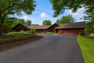 7328 Kinnikinnick Dr, Roscoe, IL 61073 - Photo 2
