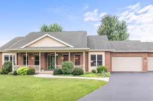 403 Jake Ct, Hampshire, IL 60140 - Photo 2