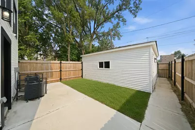 638 E 65th Street, Chicago, IL 60637 - Photo 18