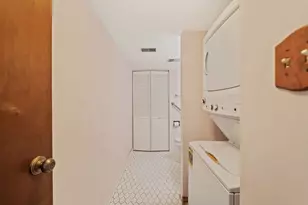 500 Redondo Dr, Downers Grove, IL 60516 - Photo 8