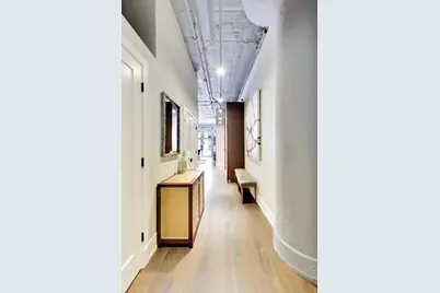333 W Hubbard Street #617, Chicago, IL 60654 - Photo 6