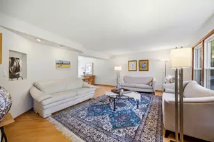 330 Sutcliffe Cir, Vernon Hills, IL 60061 - Photo 4