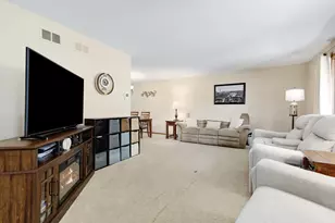 7324 W 152nd St, Orland Park, IL 60462 - Photo 2