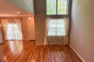 1282 Walnut Glen Dr, Crystal Lake, IL 60014 - Photo 2