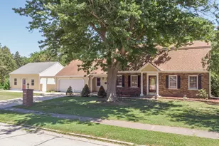 23 Elizabeth Cir, Freeport, IL 61032 - Photo 1