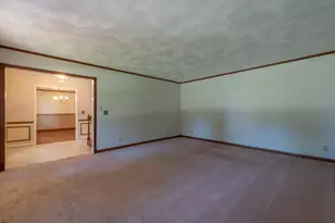 23 Elizabeth Cir, Freeport, IL 61032 - Photo 4