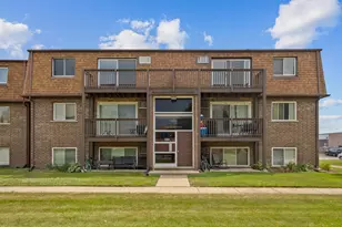 108 Boardwalk St, Elk Grove Village, IL 60007 - Photo 1