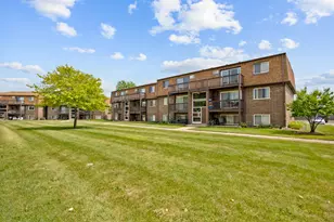 108 Boardwalk St, Elk Grove Village, IL 60007 - Photo 2