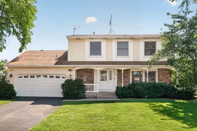 975 W Pine Avenue, Roselle, IL 60172 - Photo 2