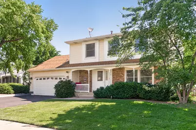 975 W Pine Avenue, Roselle, IL 60172 - Photo 1