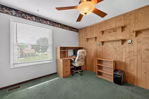 975 W Pine Ave, Roselle, IL 60172 - Photo 38