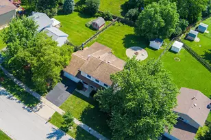 975 W Pine Ave, Roselle, IL 60172 - Photo 4
