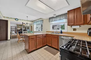 975 W Pine Ave, Roselle, IL 60172 - Photo 14