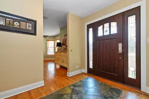 389 W Evergreen Ln, Elmhurst, IL 60126 - Photo 2