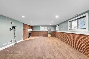 389 W Evergreen Ln, Elmhurst, IL 60126 - Photo 8