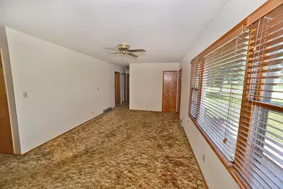 1104 N 29th Road, Utica, IL 61373 - Photo 2