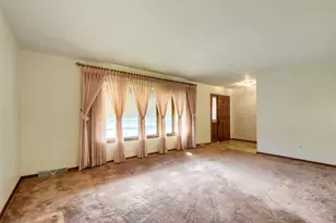 10300 S Central Park Ave, Chicago, IL 60655 - Photo 6