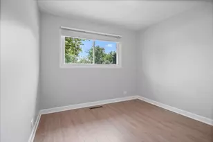 500 Cherry Cir, Glenview, IL 60025 - Photo 10