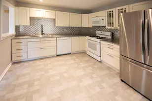 329 Redwing Dr, Deerfield, IL 60015 - Photo 8